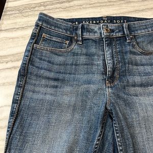Everyday jean with side seam detail